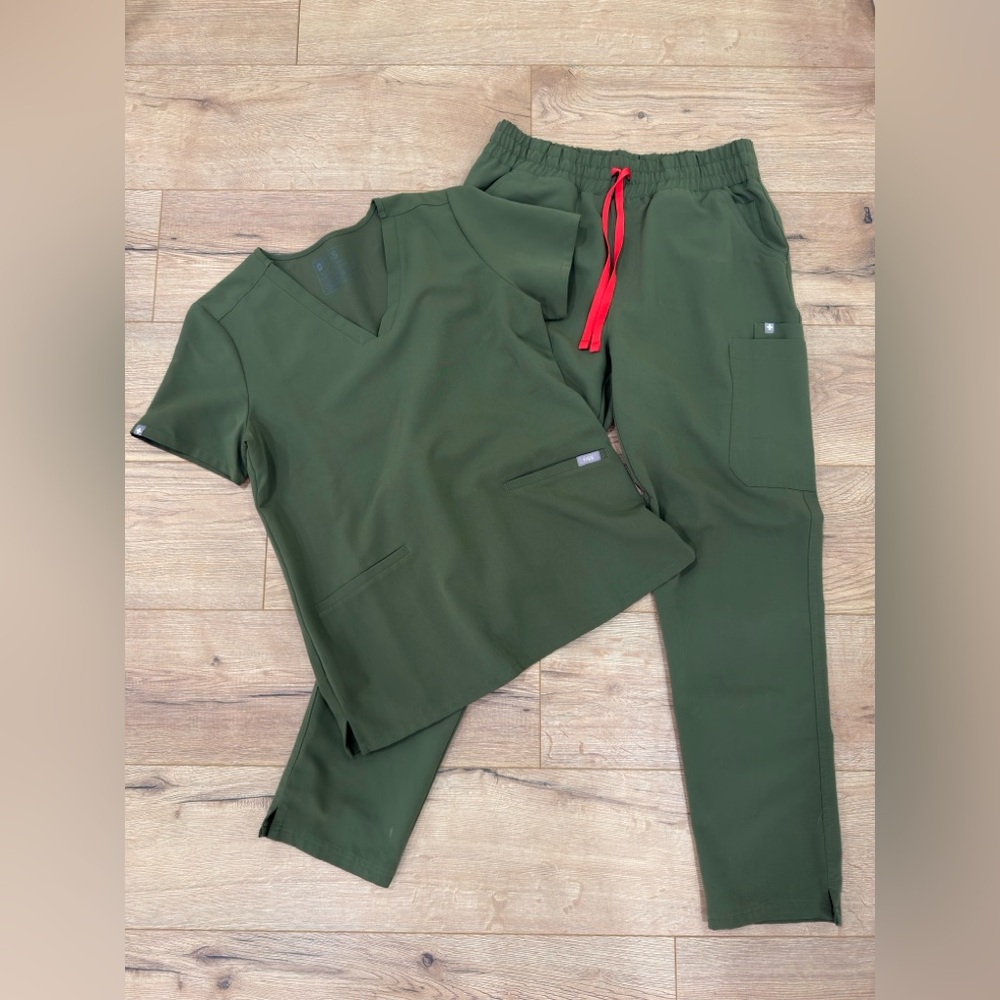 Figs Olive Skinny Pant Scrub Set - Sizes S & M